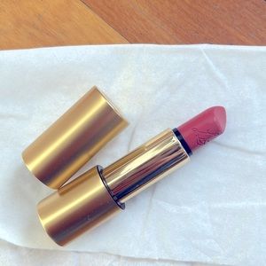 Lisa Eldridge Luxuriously Lucent lipstick in “Je Ne Sais Quoi”